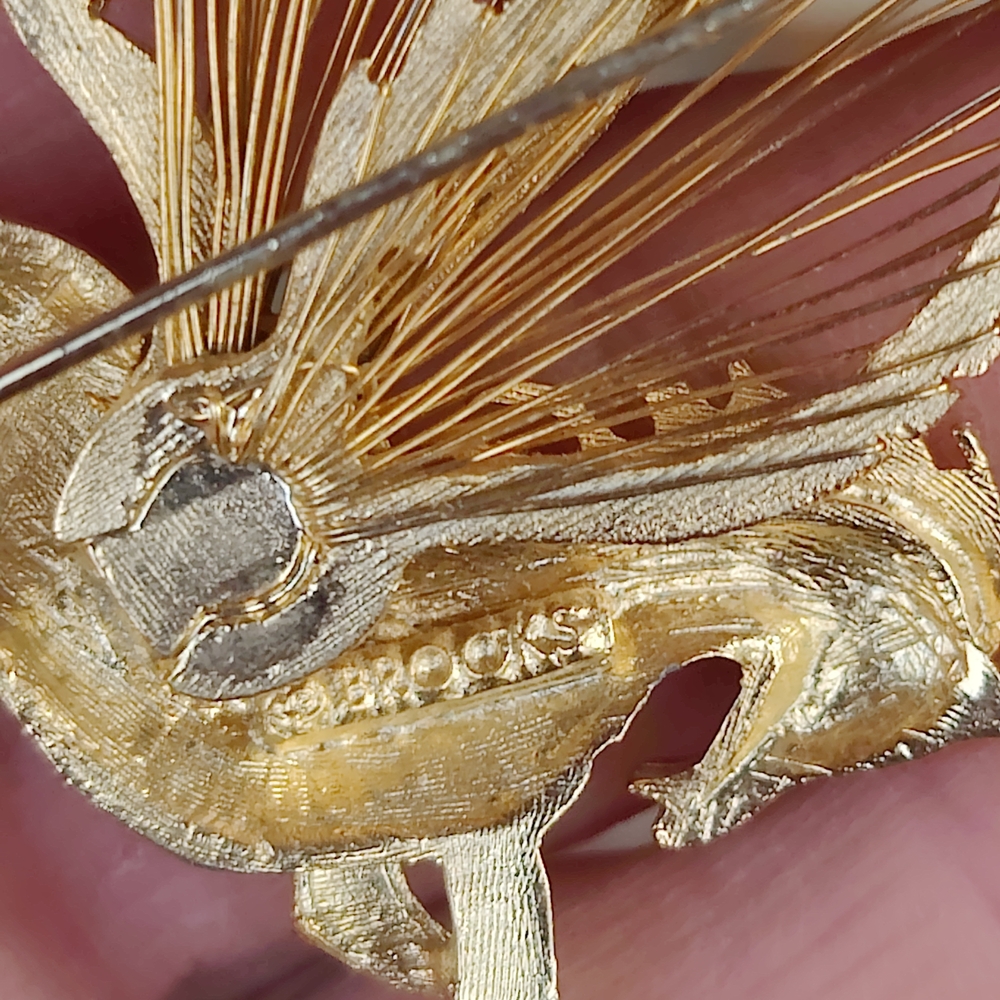 Vintage Brooks Gold Pegasus Brooch with Pearl Accent - Picture 4 of 5